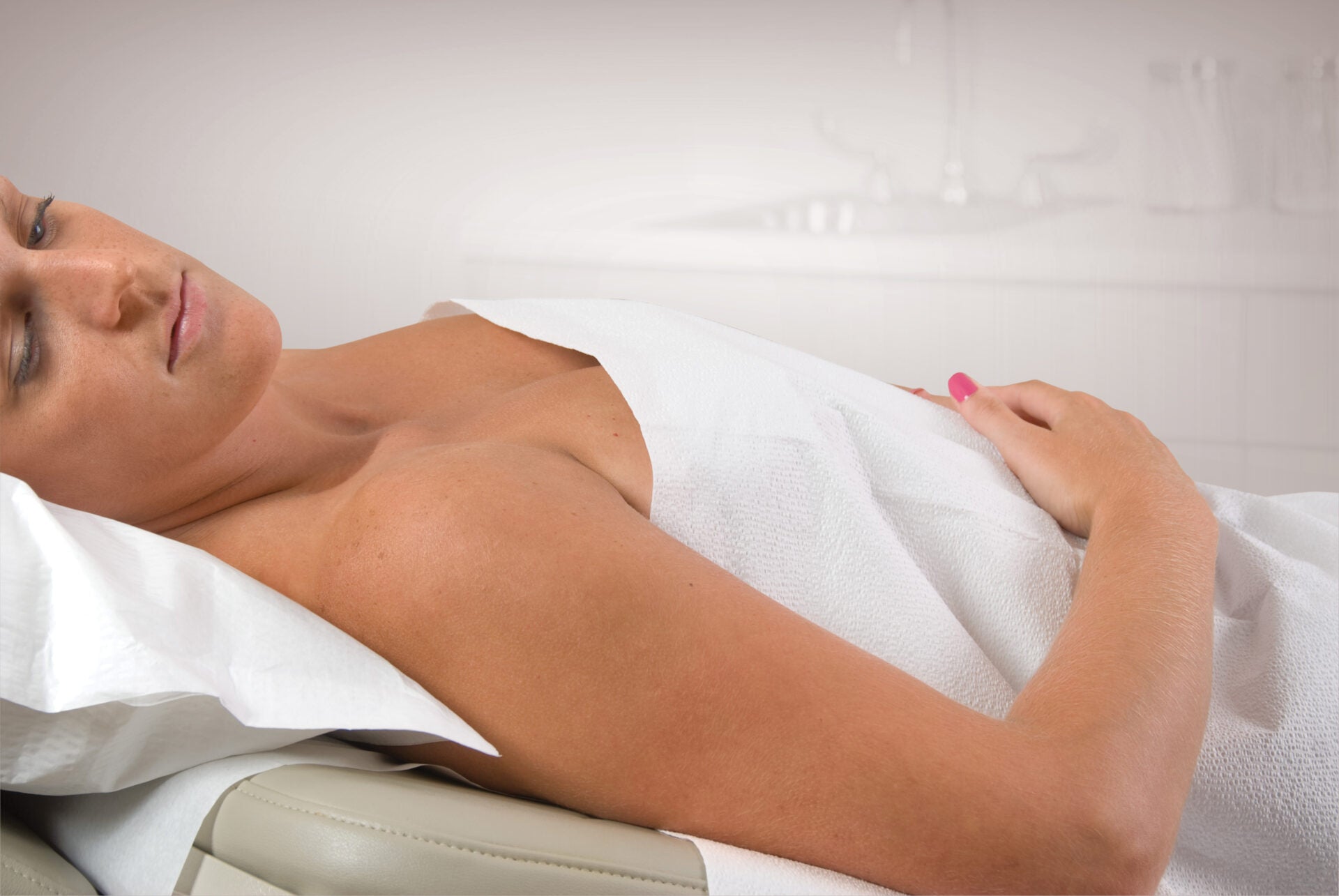 Graham Medical Tissue Drape Sheet – 3-Ply, 40" x 60", White (SKU: 70303N)